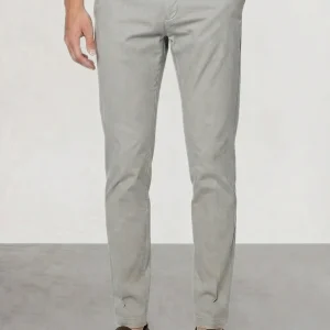 PANTALÓN CHINO GRIS