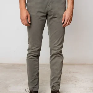 PANTALÓN CHINO GRIS VERDOSO