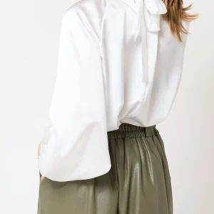 Blusa satinada Lazada Blanco