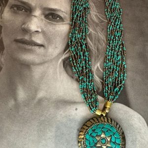 Collar medallón Piedras y Abalorios  Verde