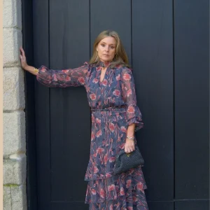 Conjunto Gris y Flores Coral